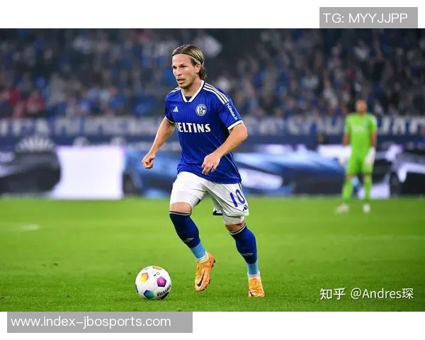 多特蒙德关注沙尔克年轻中前卫埃尔法乌齐引发挖角传闻