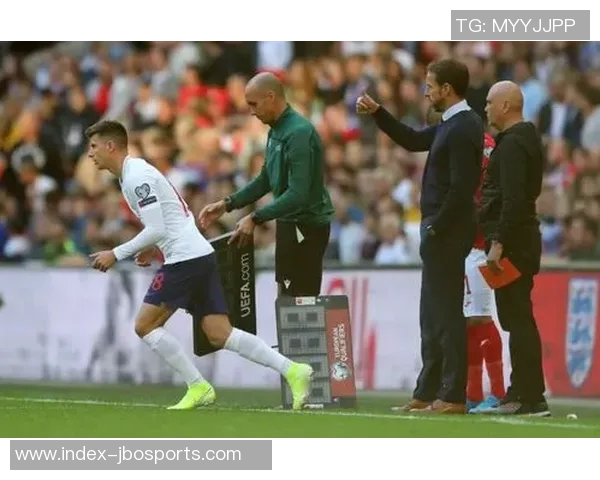 奇克重返英格兰国家队七年后获赠纪念帽子表达喜悦之情